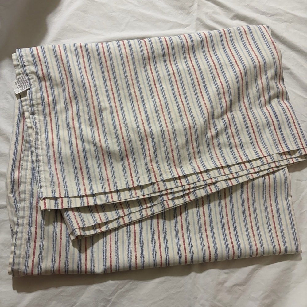 West Point Stevens full size flat sheet - Picture 2 of 3